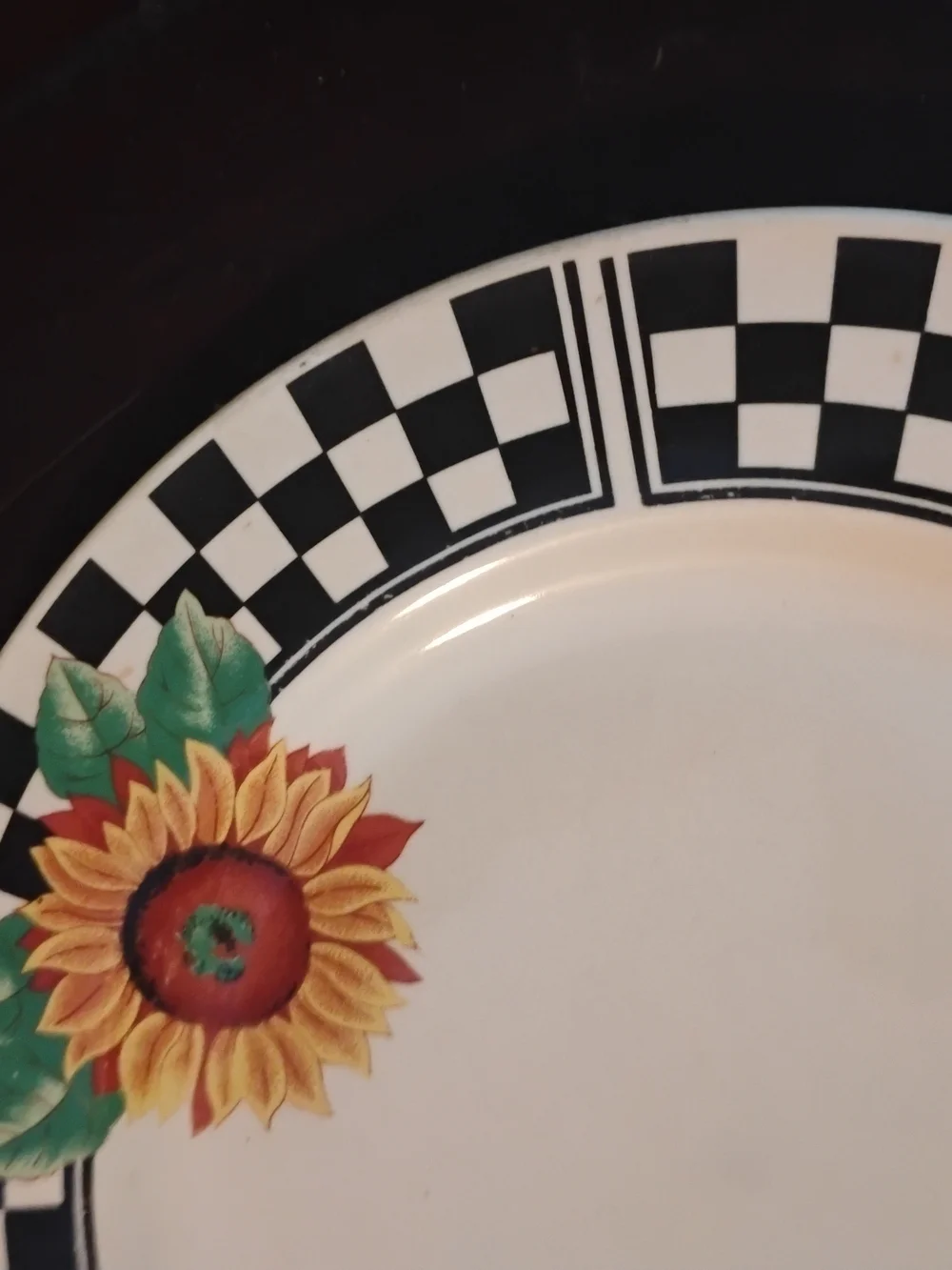 Sunflower Checkered Ceramic Dinner Plate - White and Yellow